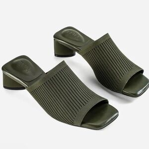 TIJN Open Toe Heeled Mules Block Heel Green size 7